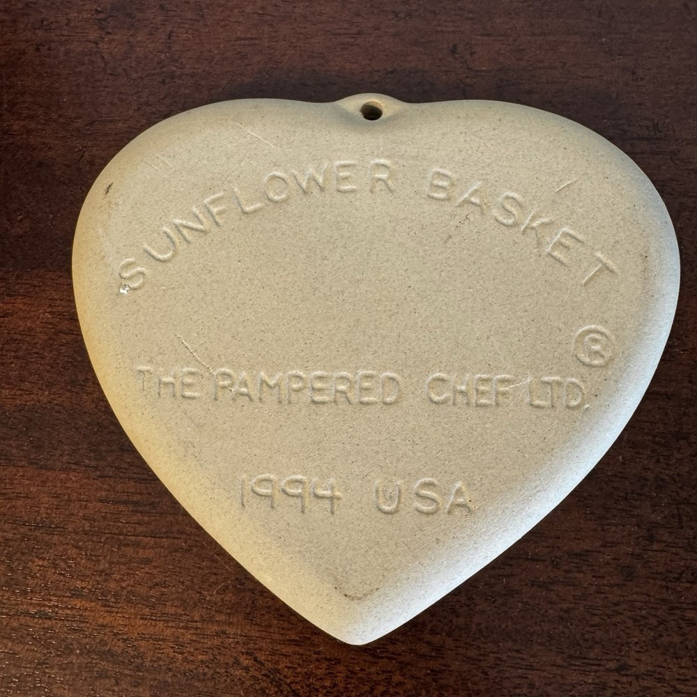 VTG 1994 Pampered Chef 6" Stoneware Sunflower Basket Heart Cookie Mold Made USA - Picture 7 of 8